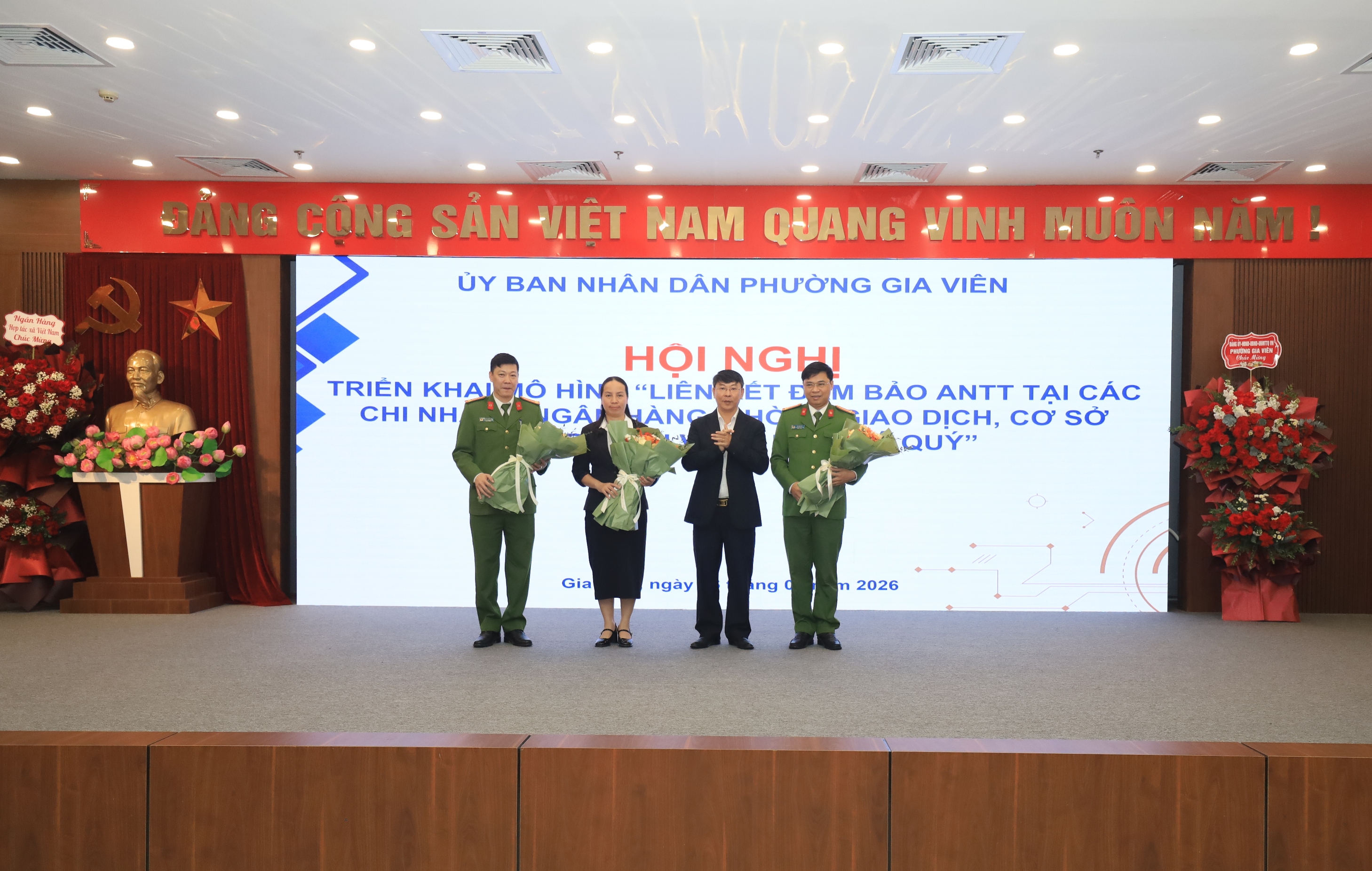 Công an phường Gia Viên: Triển khai mô hình ứng dụng AI trong phòng chống tội phạm tại chi nhánh ngân hàng, cơ sở kinh doanh vàng bạc, đá quý